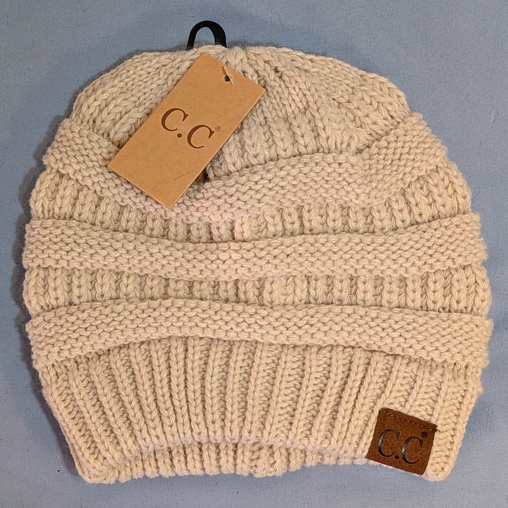 C.C Women’s Cable Knit Beanie in Ivory, Ribbed Slouchy Warm Winter Hat NWT